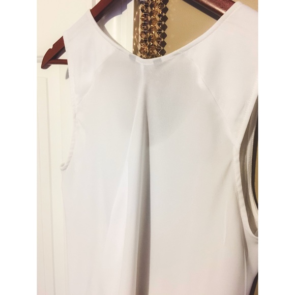 RW&Co. — Lightweight Flowy White Tank - Picture 3 of 6